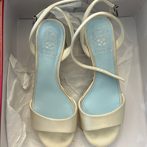 Vince Camuto pendreya 6.5 satin Ankle Strap Sandals - Picture 1 of 9